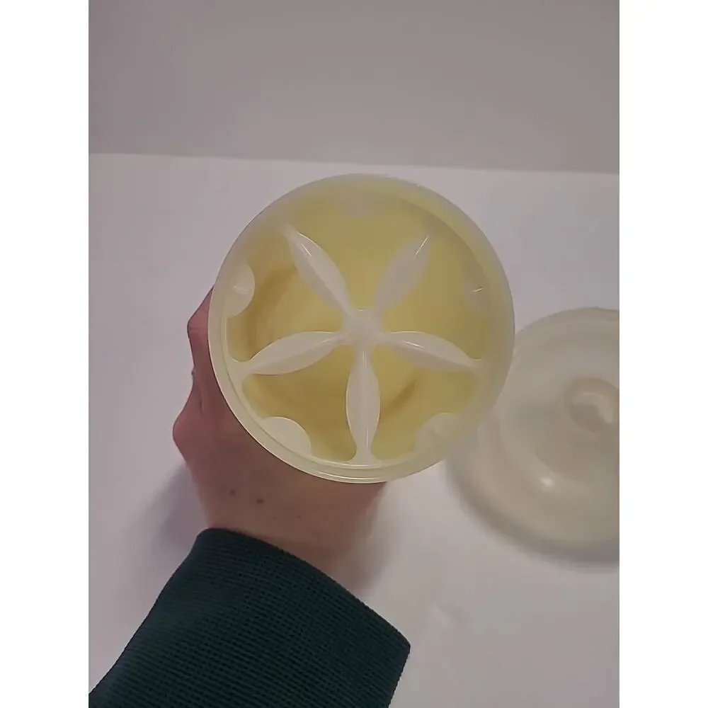 Tupperware Mini Quick Shake 16 oz. Yellow Vintage Gravy Salad Dressing 70's